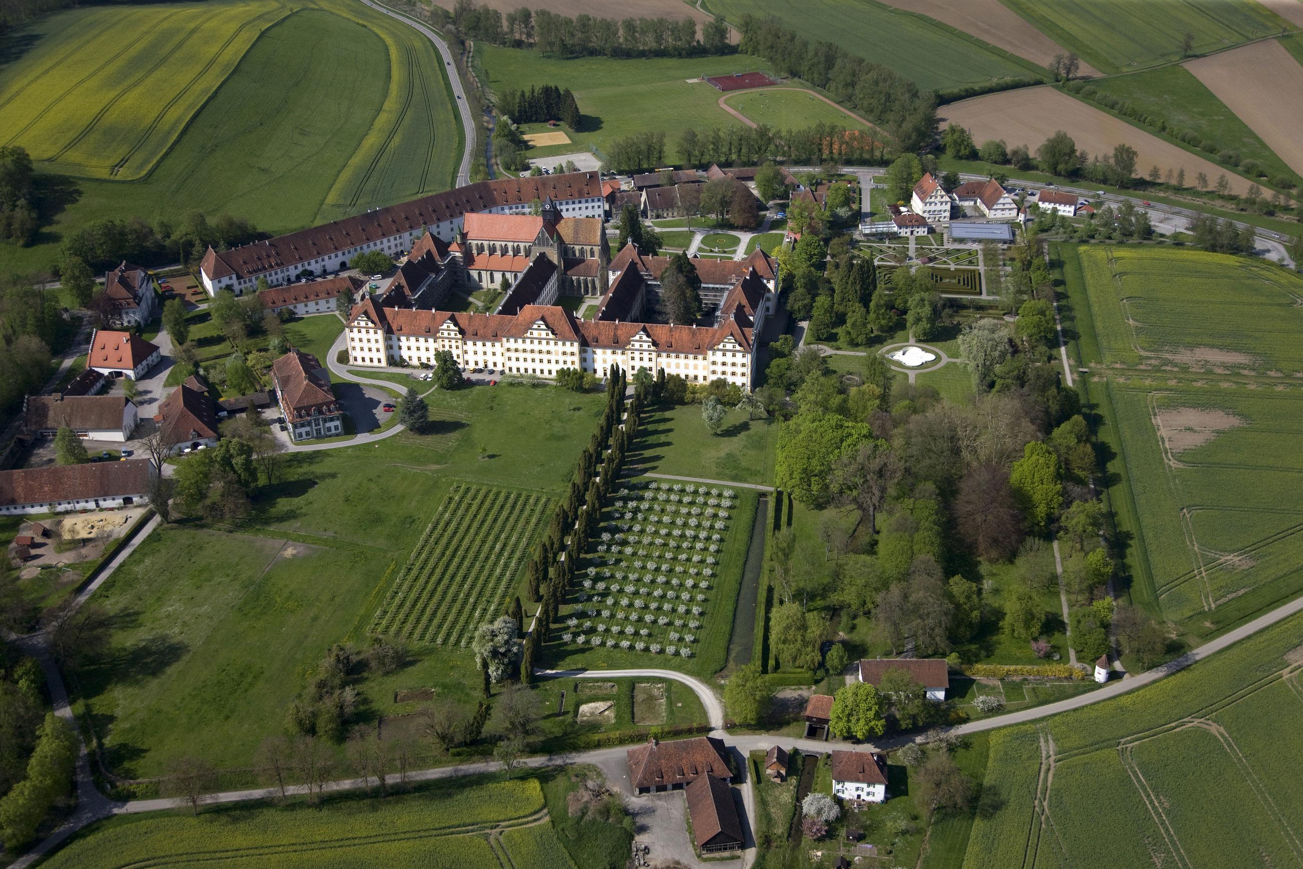 Kloster und Schloss Salem aus der Luft