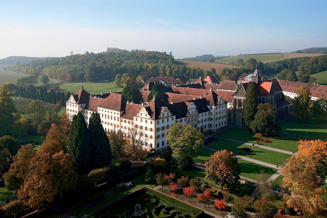 Luftansicht von Kloster und Schloss Salem