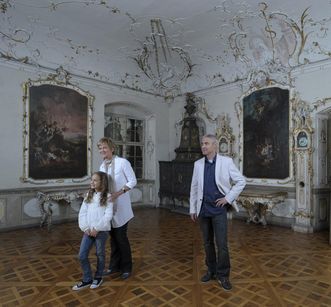 Salem Monastery and Palace, visitors in the drawing room
