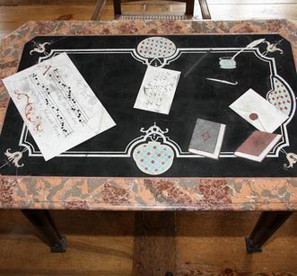 Detailansicht Scagliola-Tisch (aus dem Sammlungsbestand des Badisches Landesmuseum Karlsruhe, Inventarnummer 2010/886 ) im Kloster und Schloss Salem