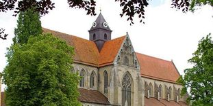 Außenansicht Münster im Sommer von Kloster und Schloss Salem