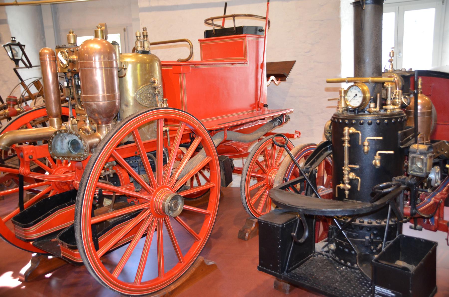 Kloster und Schloss Salem, Feuerwehrmuseum, Dampffeuerspritzen der Firma „Merryweather & Sons“, 1896-1898