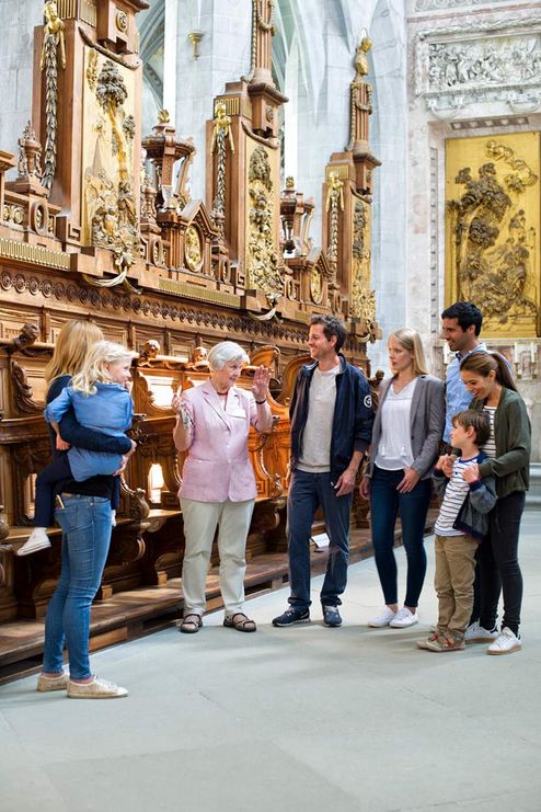 Monastère de Salem, Visiteurs prenant part à une visite guidée