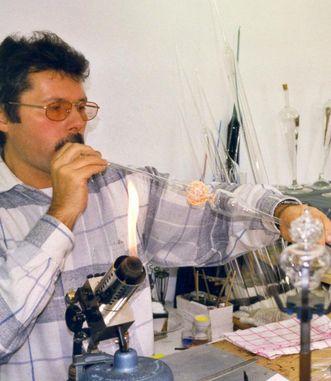 Roger Schräpler beim Glasblasen, Foto: Roger Schräpler