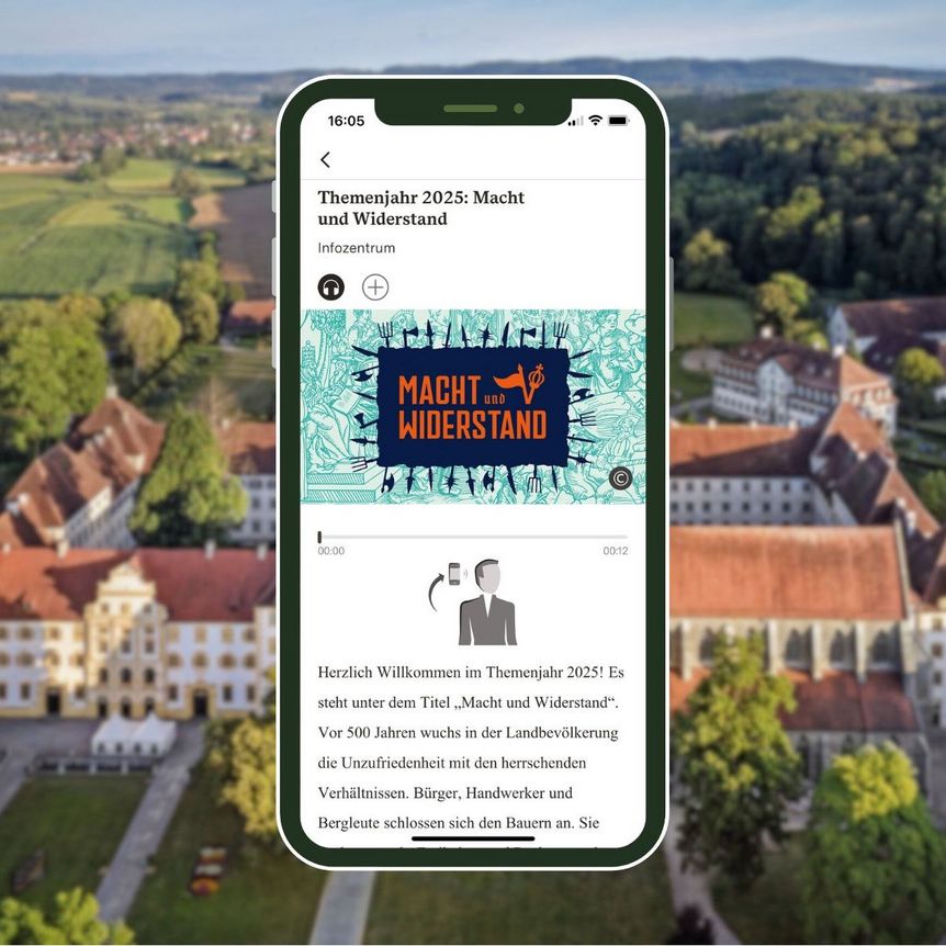 Smartphone mit Themenjahr-Tourstation vor einer Ansicht von Kloster und Schloss Salem