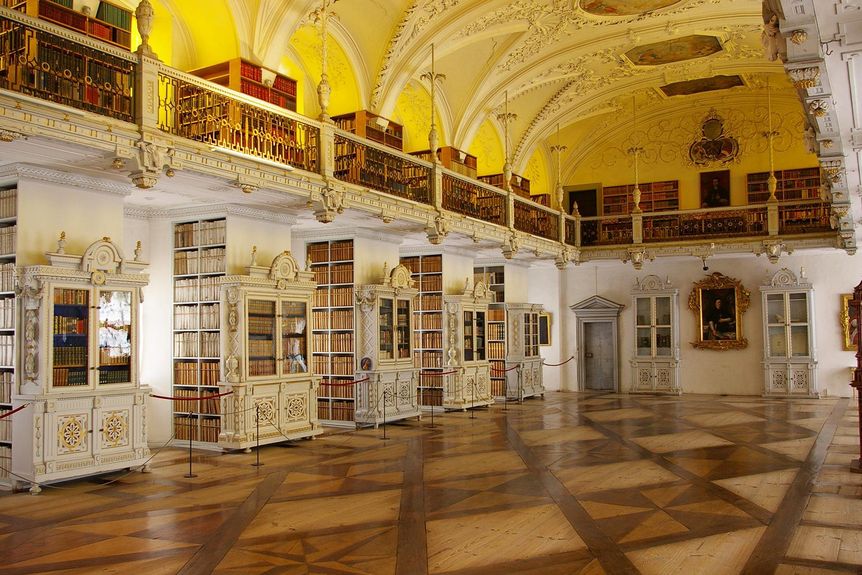 Bibliothekssaal im Kloster und Schloss Salem.