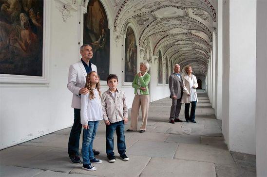 Monastère de Salem, Visiteurs