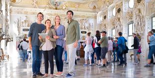 Besucher im Kloster Salem