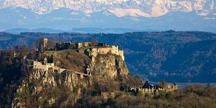 Ruines du château-fort de Hohentwiel, vue aérienne