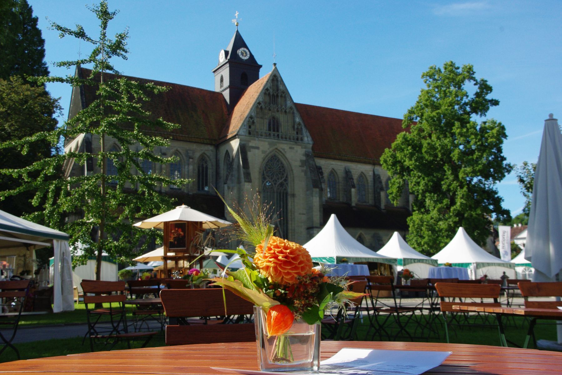 Kloster und Schloss Salem, Impression der Home & Garden vor dem Salemer Münster